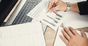 2026 m. balandžio mėn. namų ūkių indėliai padidėjo 2,25 mlrd. Eur
